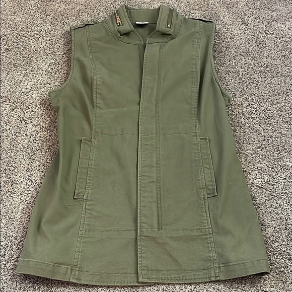 Cabi long green vest size small with gold hard wear - Picture 1 of 3